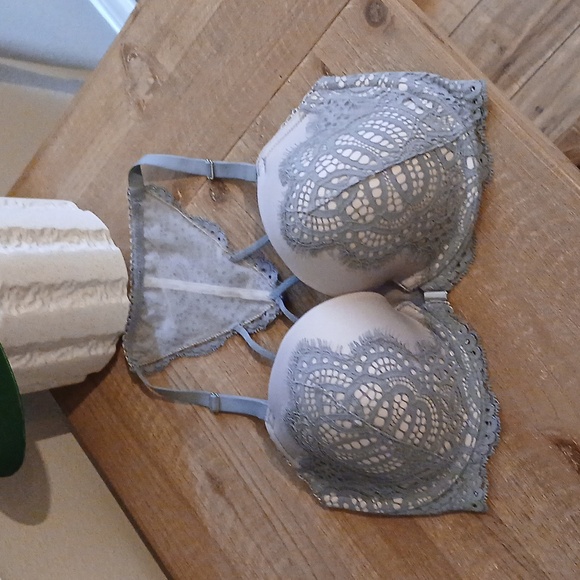 Victoria's Secret Dream Angels Gray Lace  Demi Bra. Size 32DDD - Picture 4 of 17